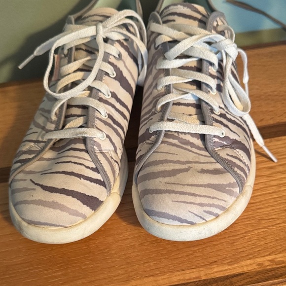 Reebok Zebra Print Sneakers size 10 - Picture 4 of 5